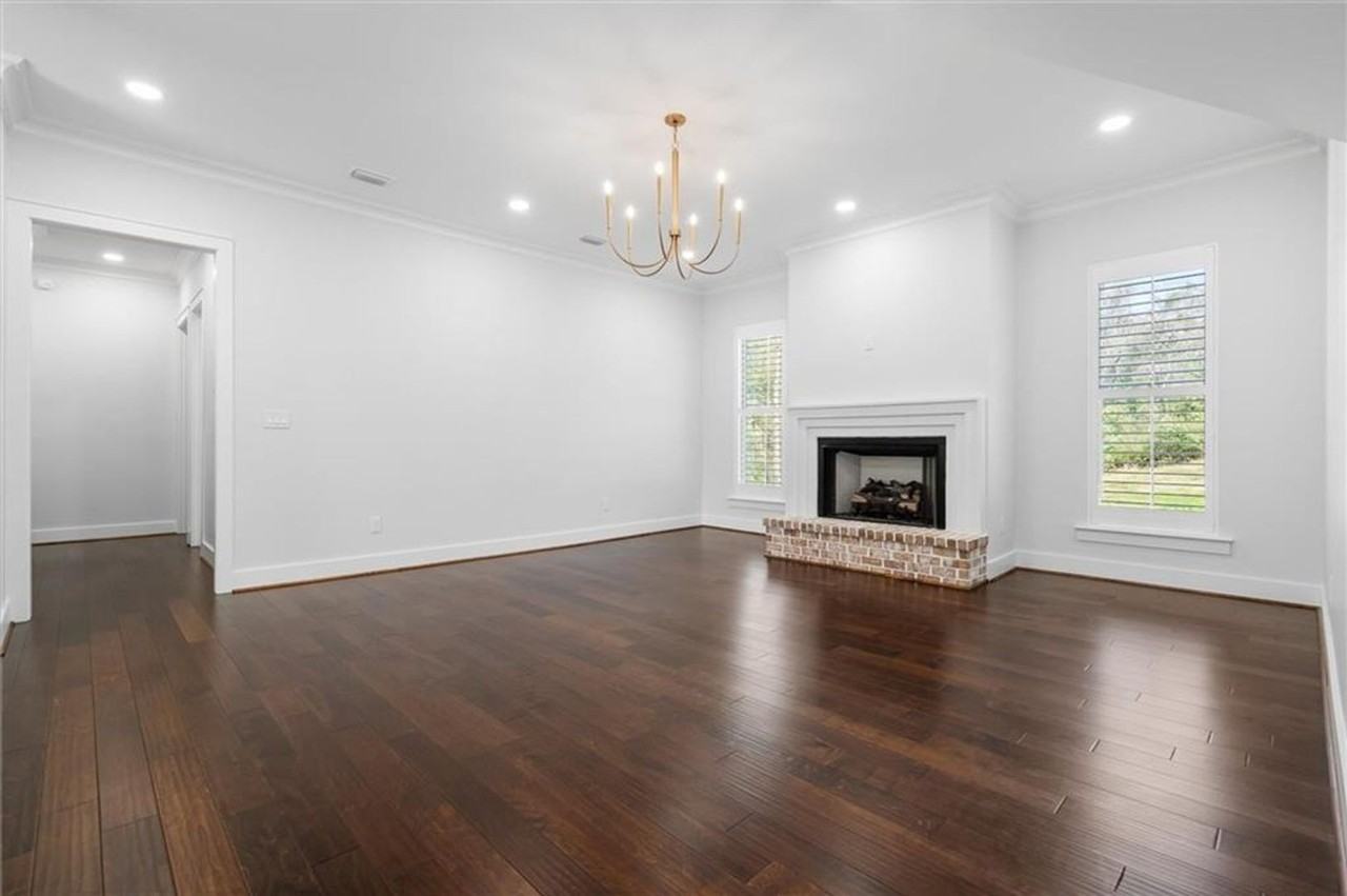 5488 Hilltop Dr N - Photo 5 of 40