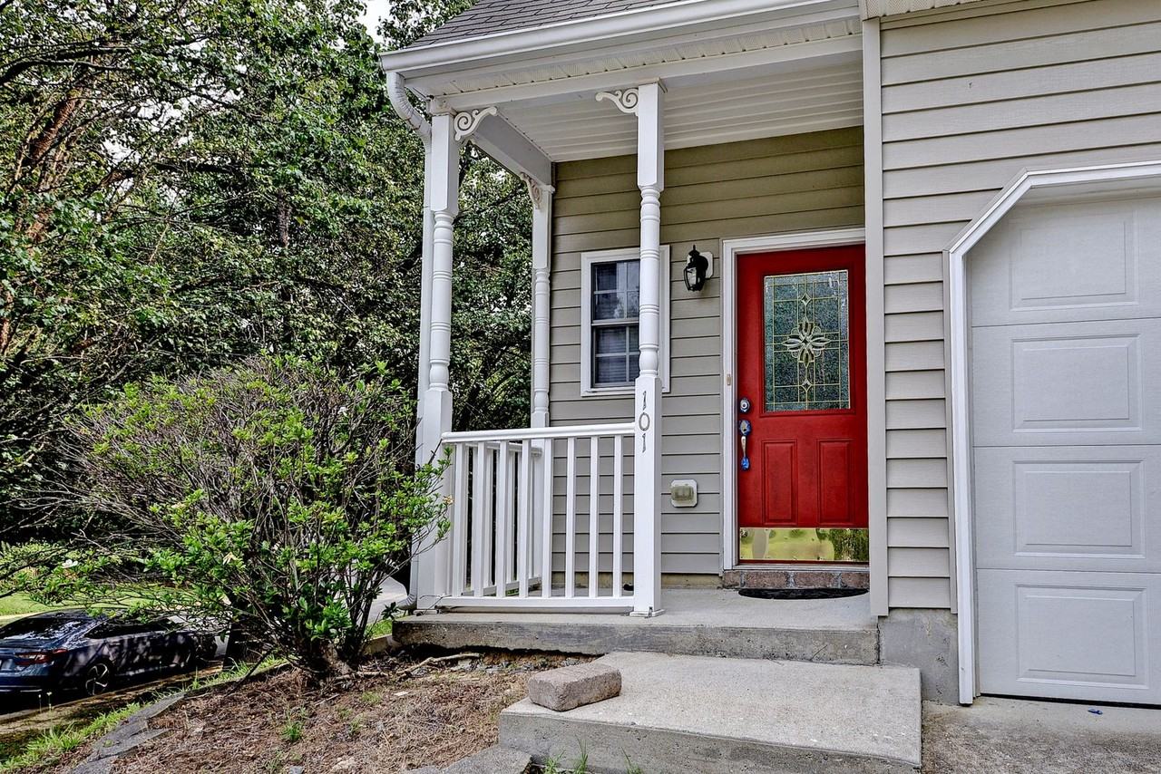 101 Susan Dr - Photo 2 of 19