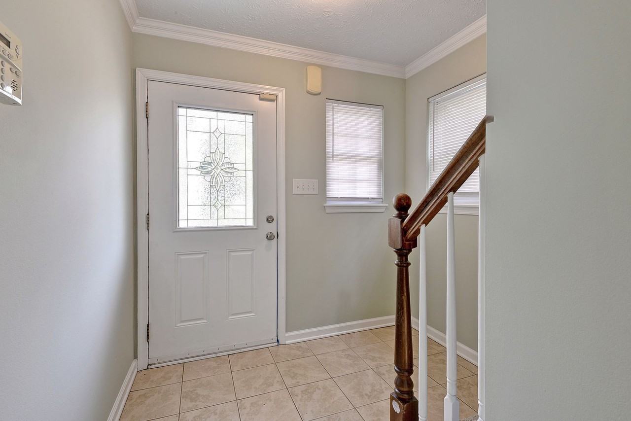 101 Susan Dr - Photo 4 of 19