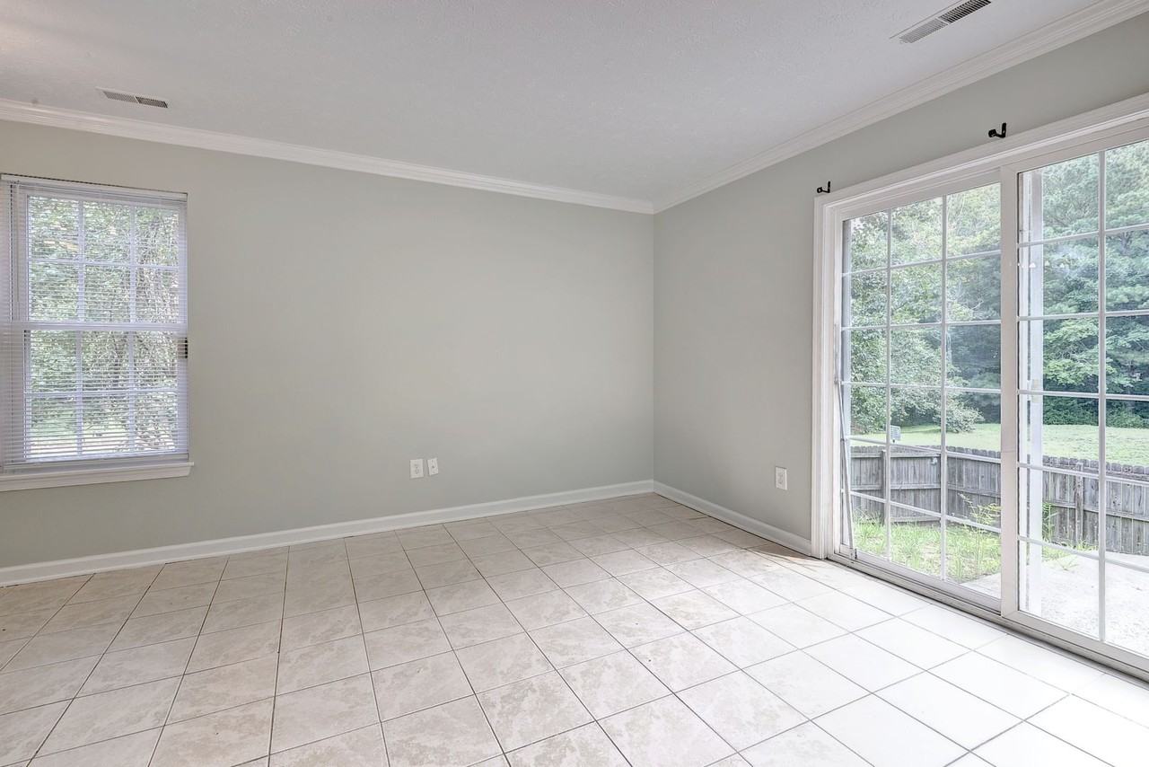 101 Susan Dr - Photo 5 of 19