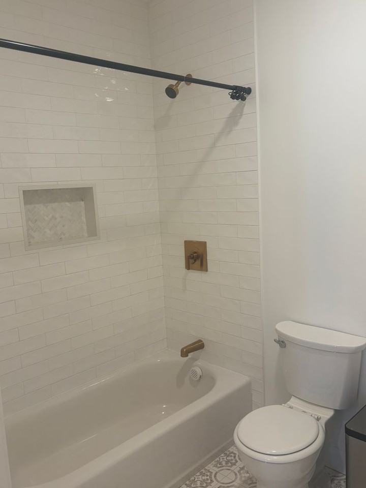 138 Centre St - Photo 3 of 8