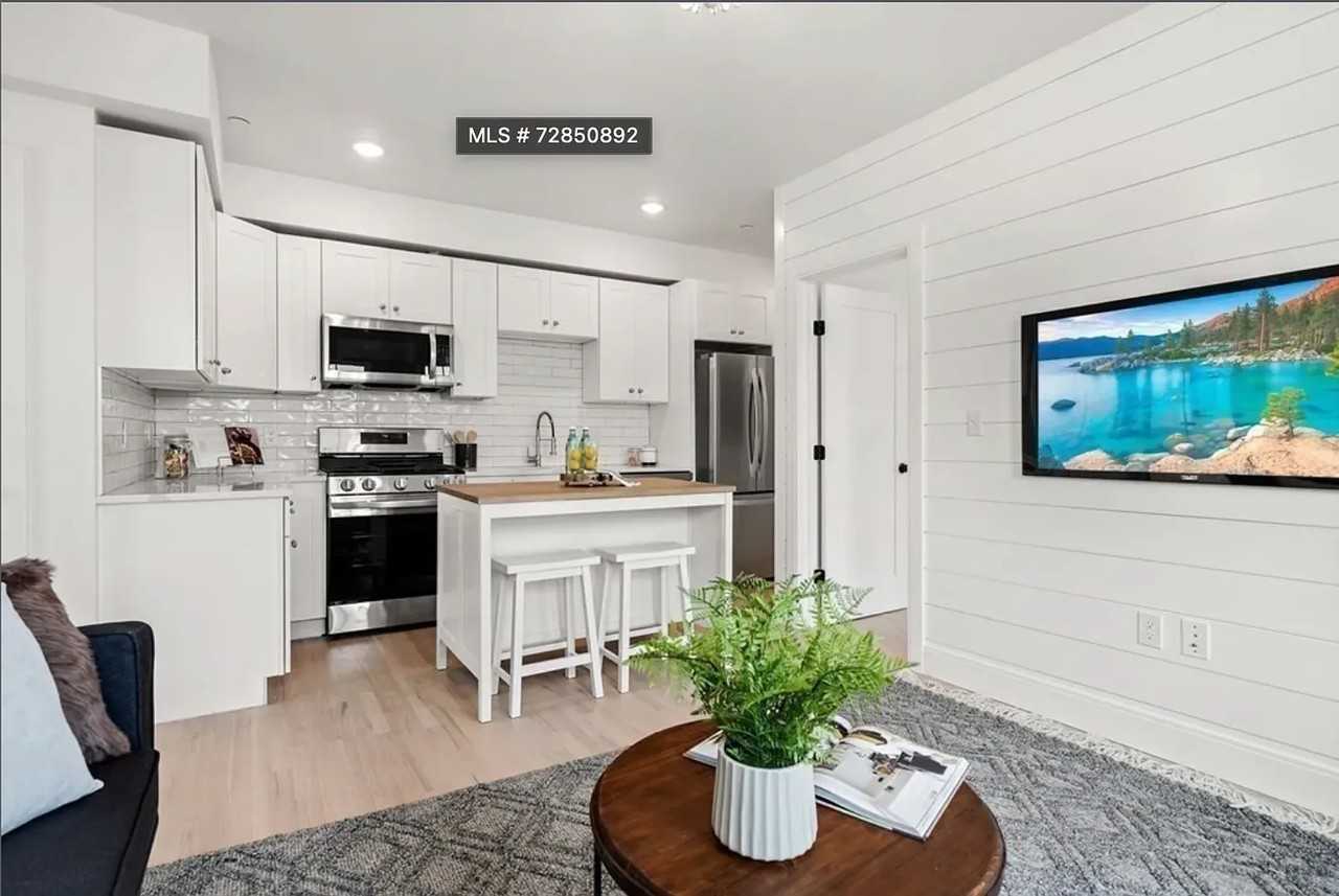 138 Centre St - Photo 6 of 8