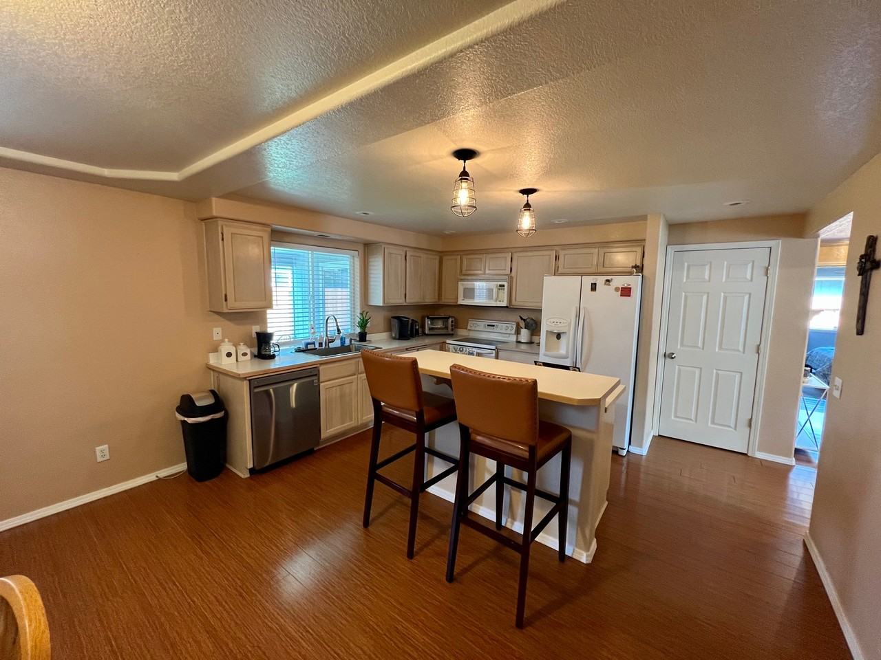 1610 Warren Way #1 - Photo 5 of 32