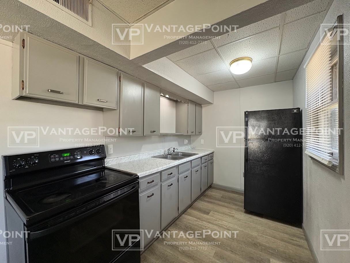 2434 Pine St #1 - Photo 4 of 18