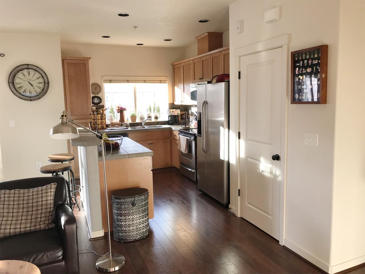 632 Ne Roydon Ln #1 - Photo 5 of 50