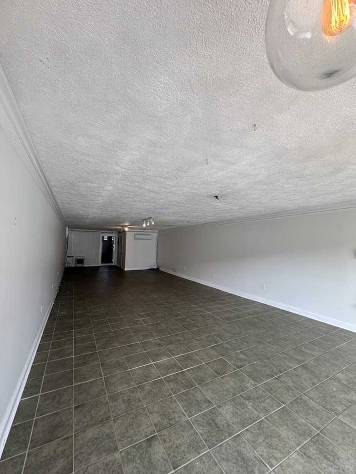 818 S Main St #1 - Photo 3 of 6