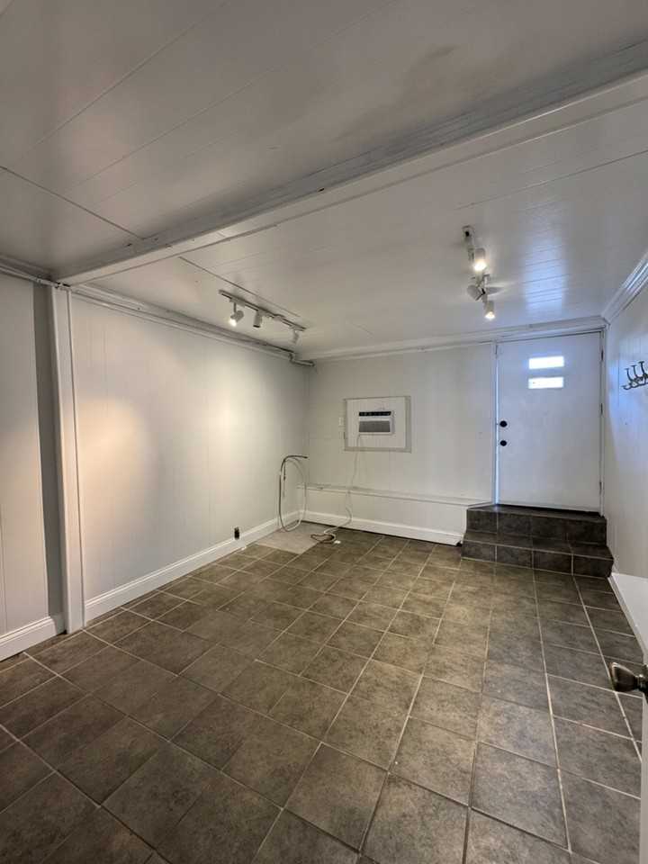 818 S Main St #1 - Photo 5 of 6