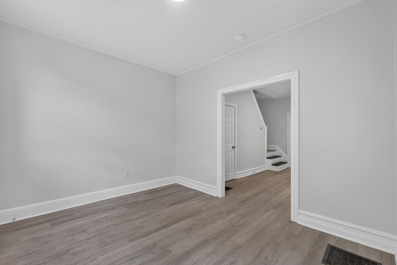 109 Warren St #1 - Photo 3 of 16