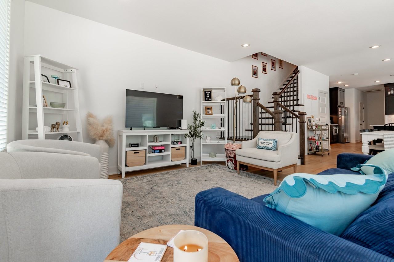 933 W Holly St #1 - Photo 4 of 18