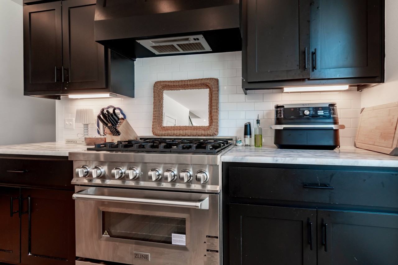 933 W Holly St #1 - Photo 7 of 18