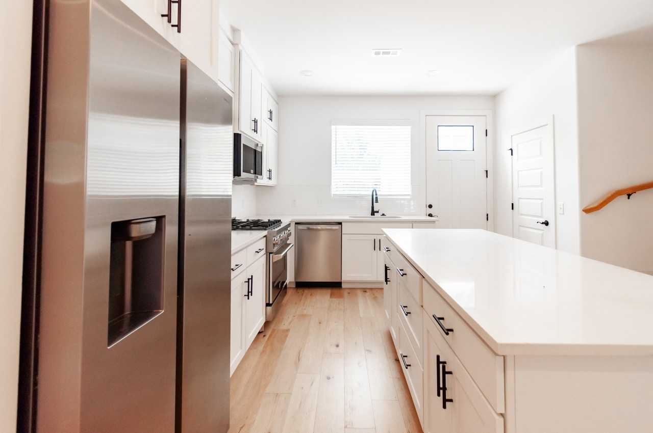 1623 W Stone St #3 - Photo 5 of 13