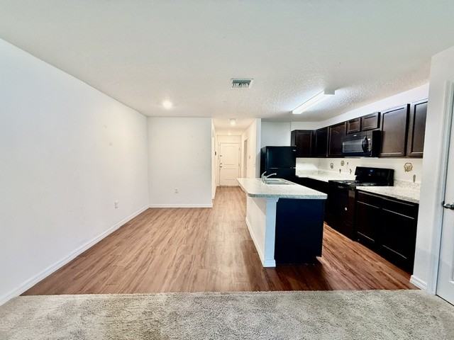 707 W Chelsea St #1 - Photo 2 of 17