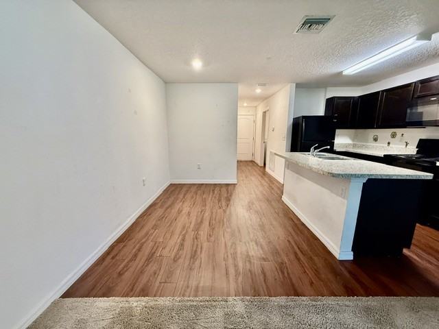 707 W Chelsea St #1 - Photo 3 of 17