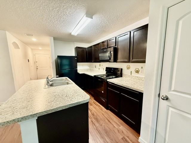 707 W Chelsea St #1 - Photo 5 of 17