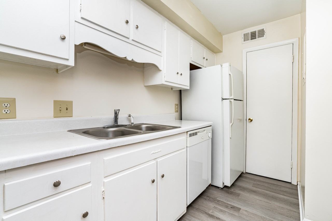 1232 Teakwood Pl #1 - Photo 5 of 23