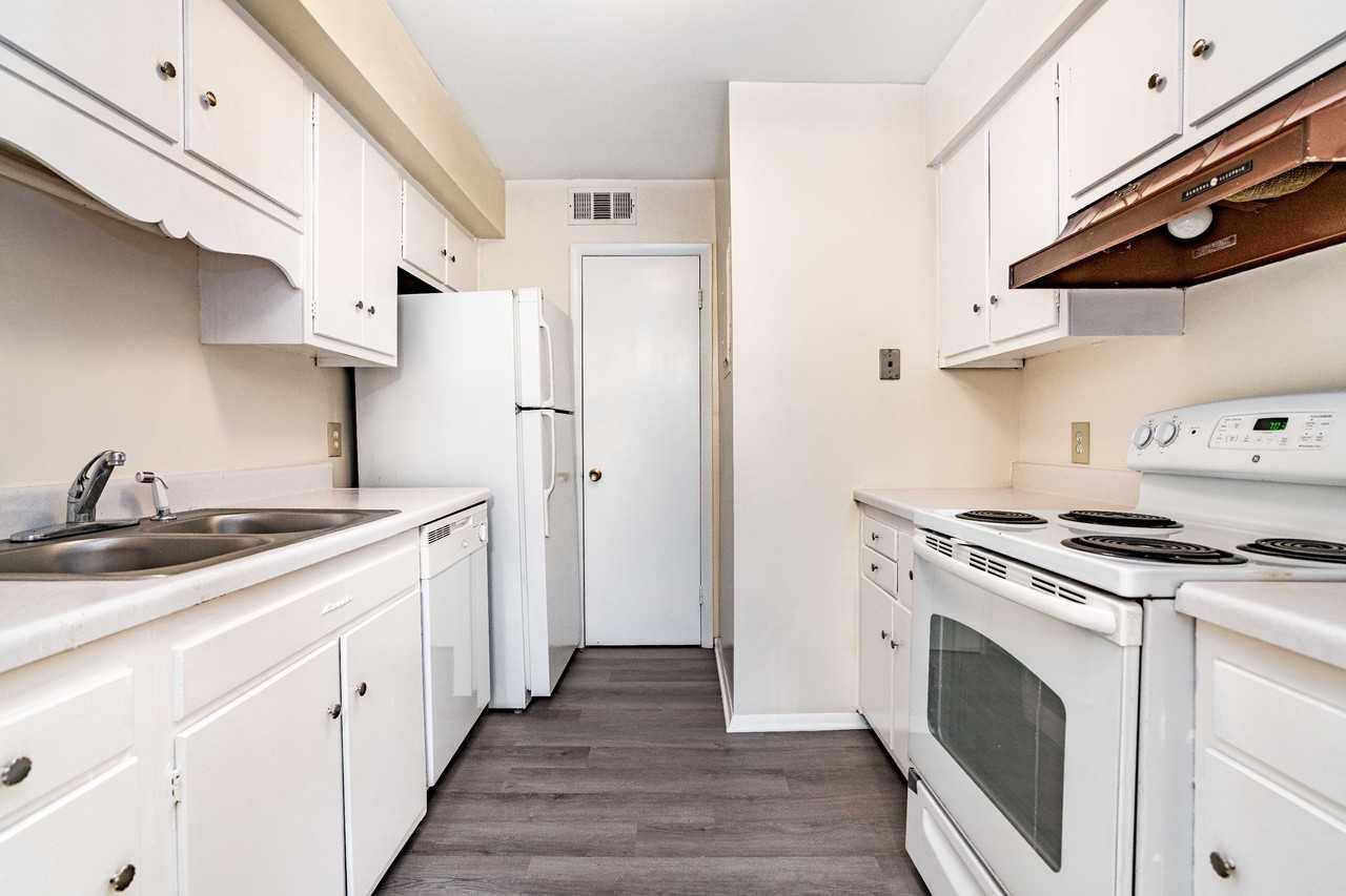 1232 Teakwood Pl #1 - Photo 6 of 23