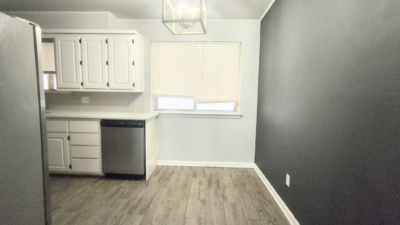 984 Nw 5th St #1 - Photo 7 of 34