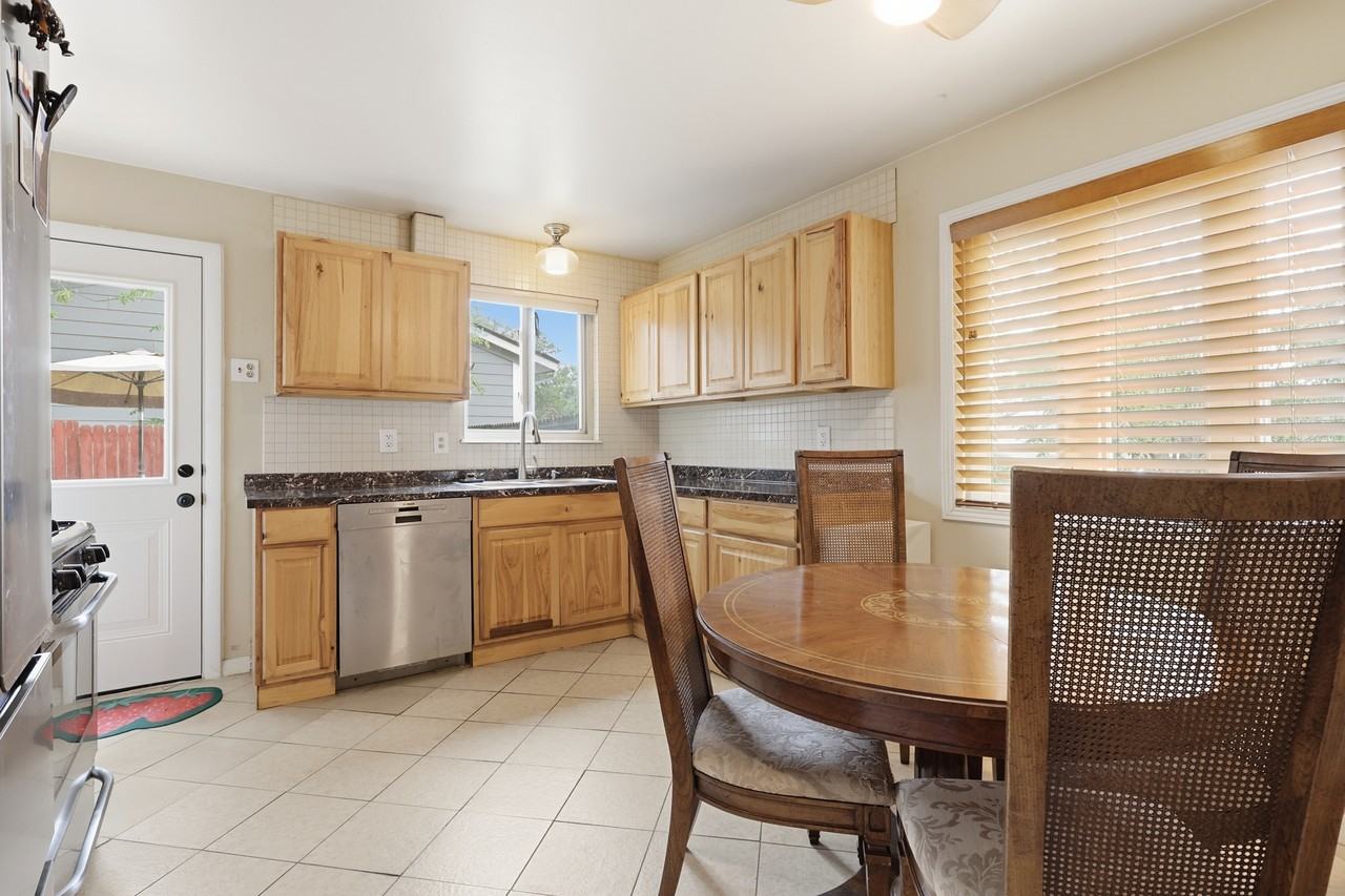 1545 S Yates St #1 - Photo 6 of 28