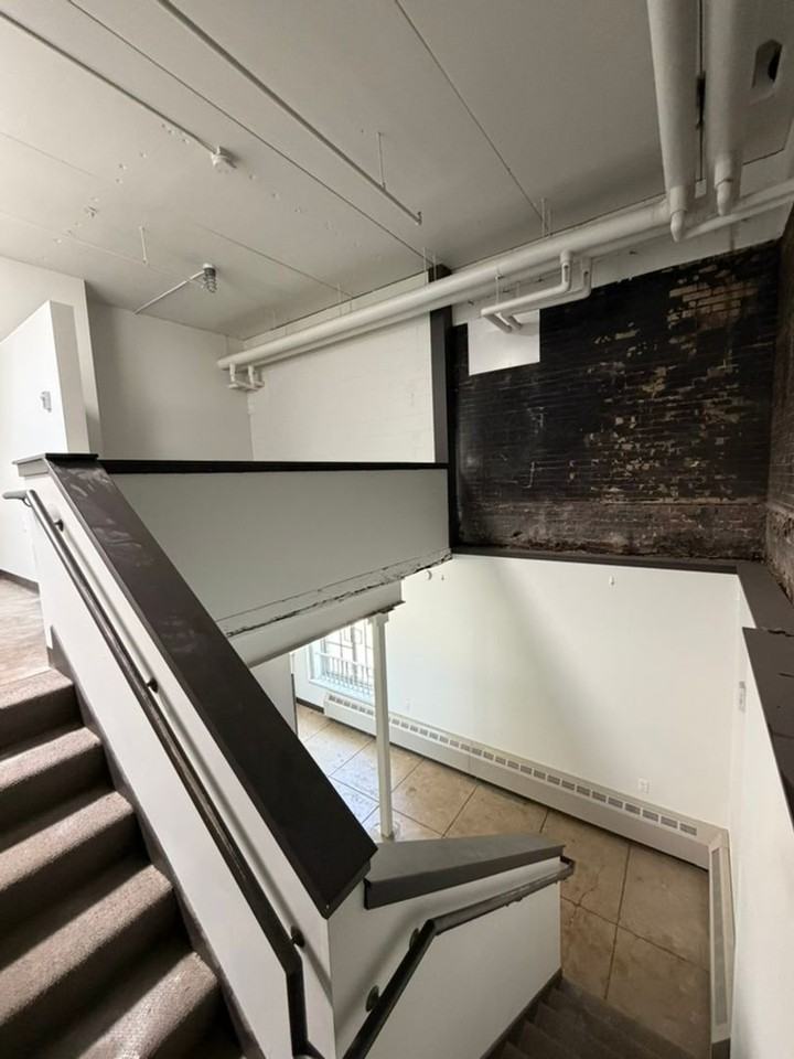 521 W 2nd Street - Photo 5 of 38