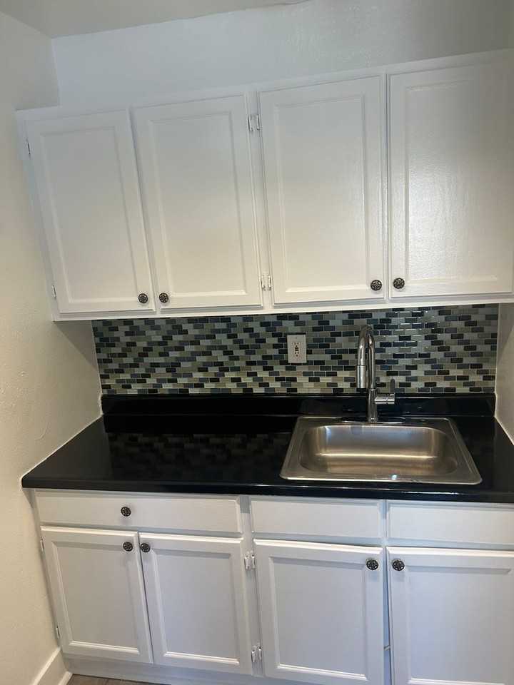 RiverSoto Apartments LLC - Photo 5 of 12