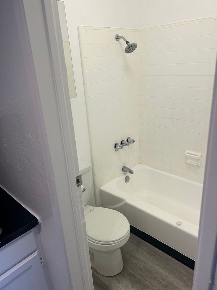 RiverSoto Apartments LLC - Photo 6 of 12