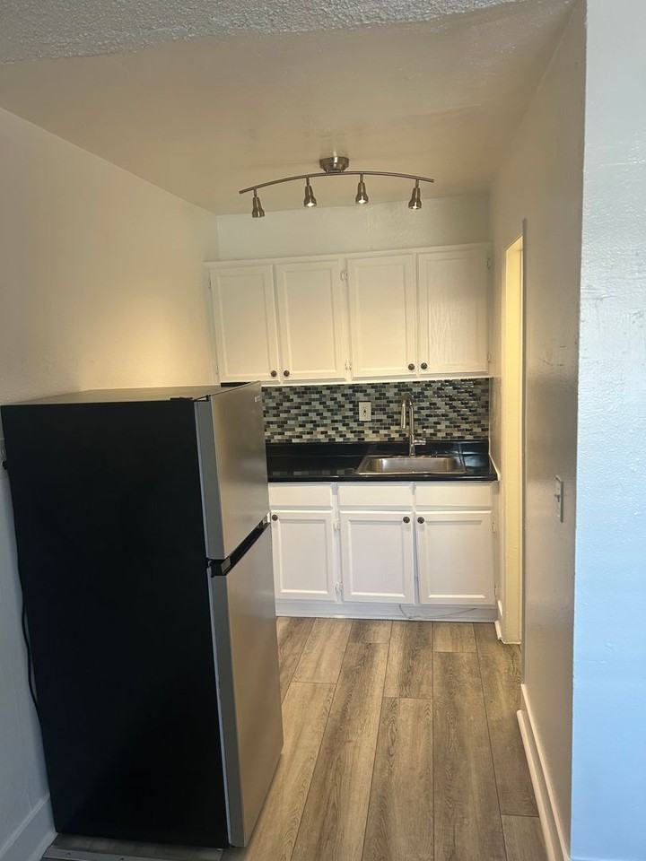 RiverSoto Apartments LLC - Photo 7 of 12
