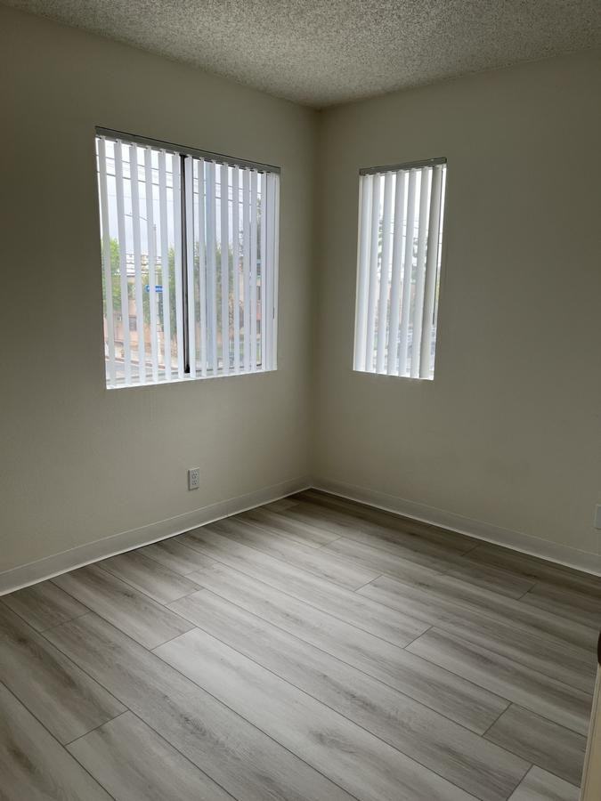 15520 Parthenia St - Photo 3 of 12