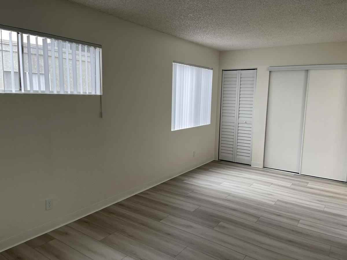 15520 Parthenia St - Photo 5 of 12