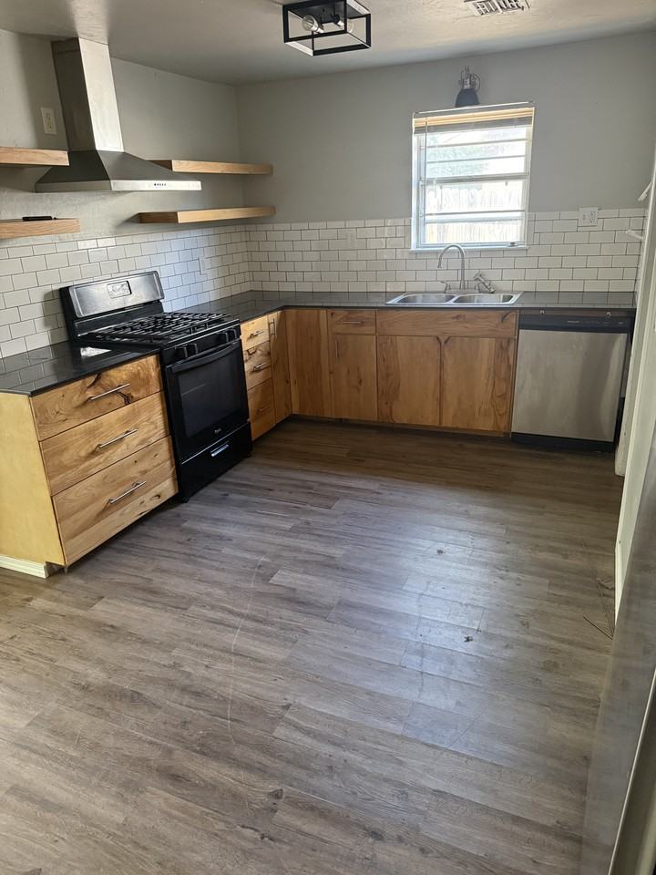 507 Meadow Lake Dr #1 - Photo 3 of 28