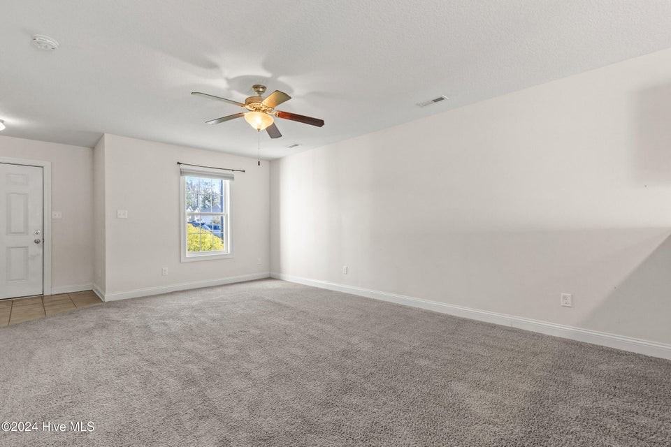 125 W Murrow Ln #1 - Photo 2 of 6