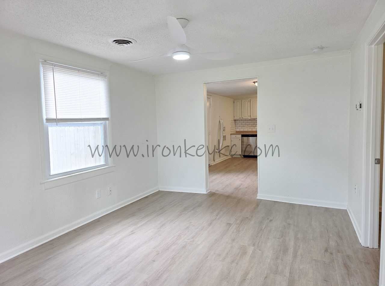 8807 E 49th St #1 - Photo 3 of 8