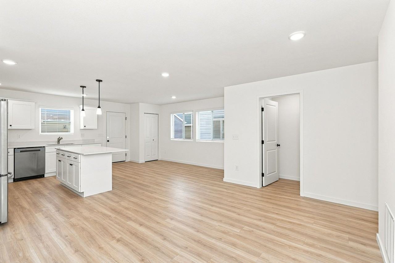 6130 Aurelius Rd - Photo 2 of 33