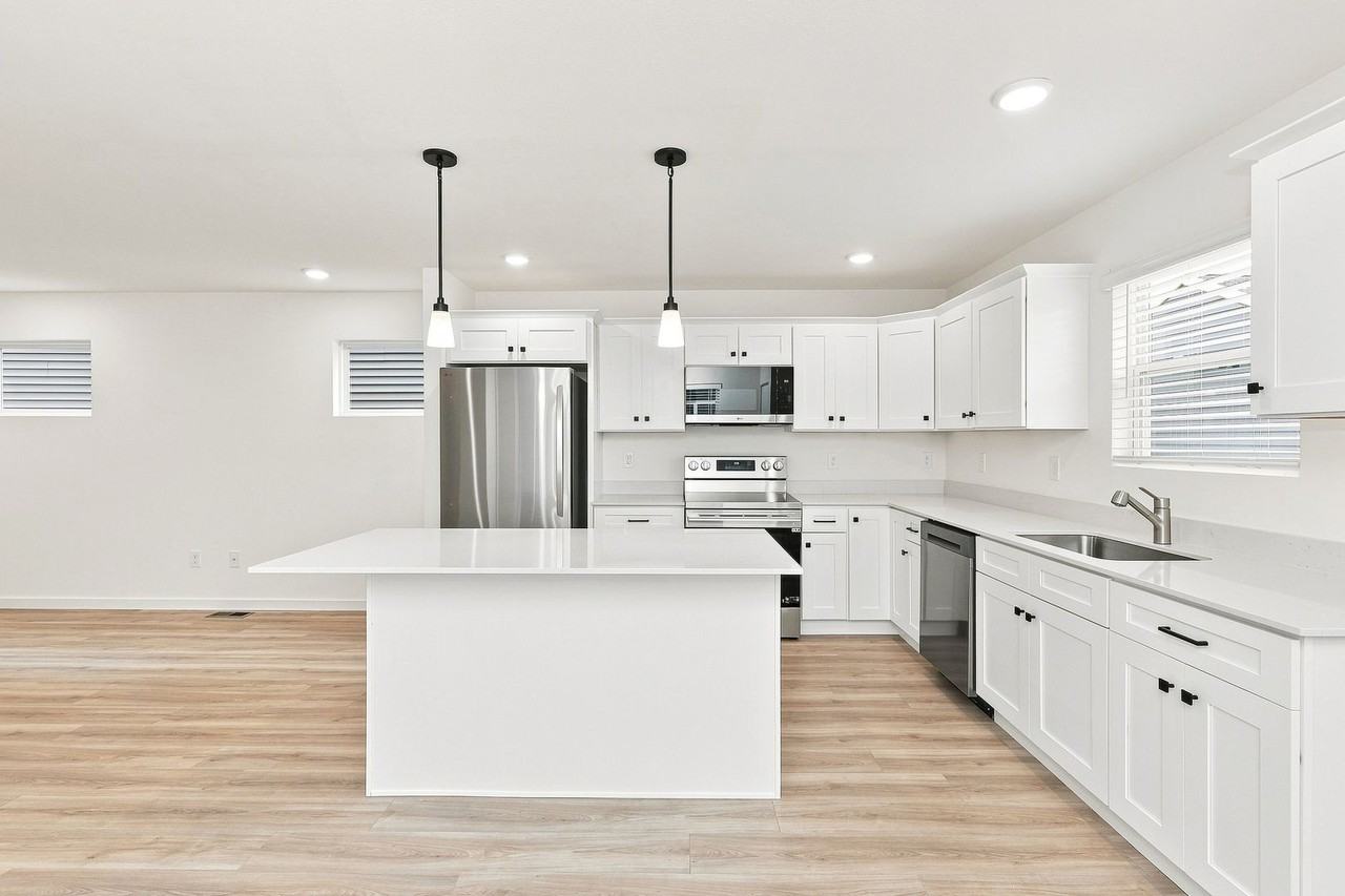6130 Aurelius Rd - Photo 6 of 33