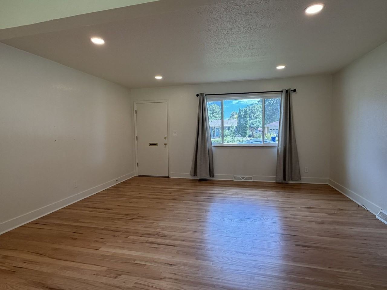520 Columbia Rd - Photo 3 of 19