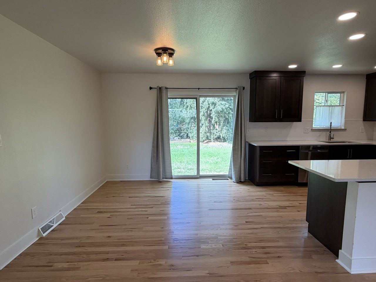 520 Columbia Rd - Photo 5 of 19