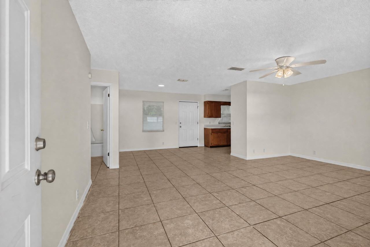 308 Fern St #1 - Photo 5 of 26