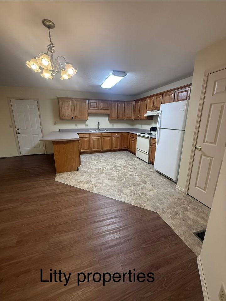 1516 Fair Park Cir #1 - Photo 3 of 7