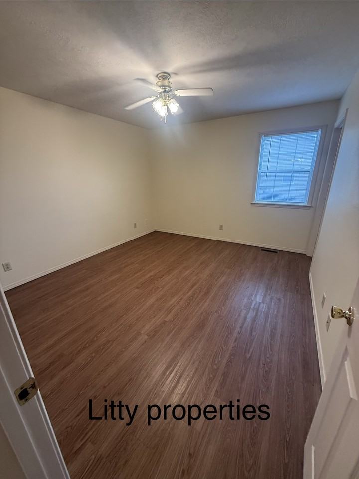 1516 Fair Park Cir #1 - Photo 4 of 7