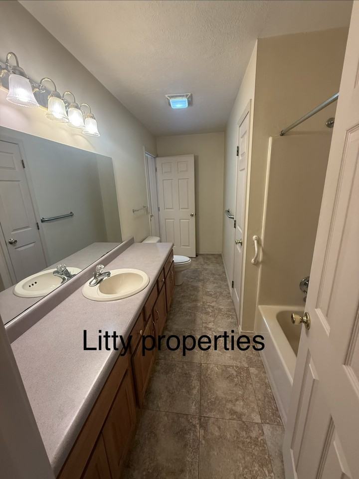 1516 Fair Park Cir #1 - Photo 5 of 7