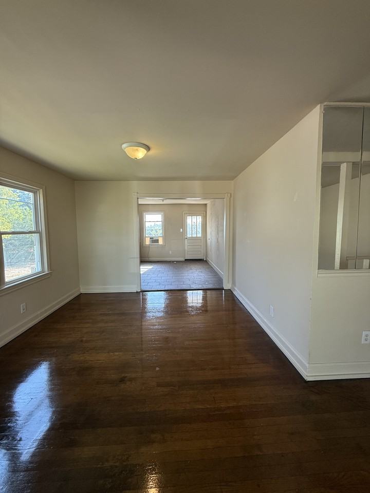 5121 Court M #1 - Photo 4 of 8