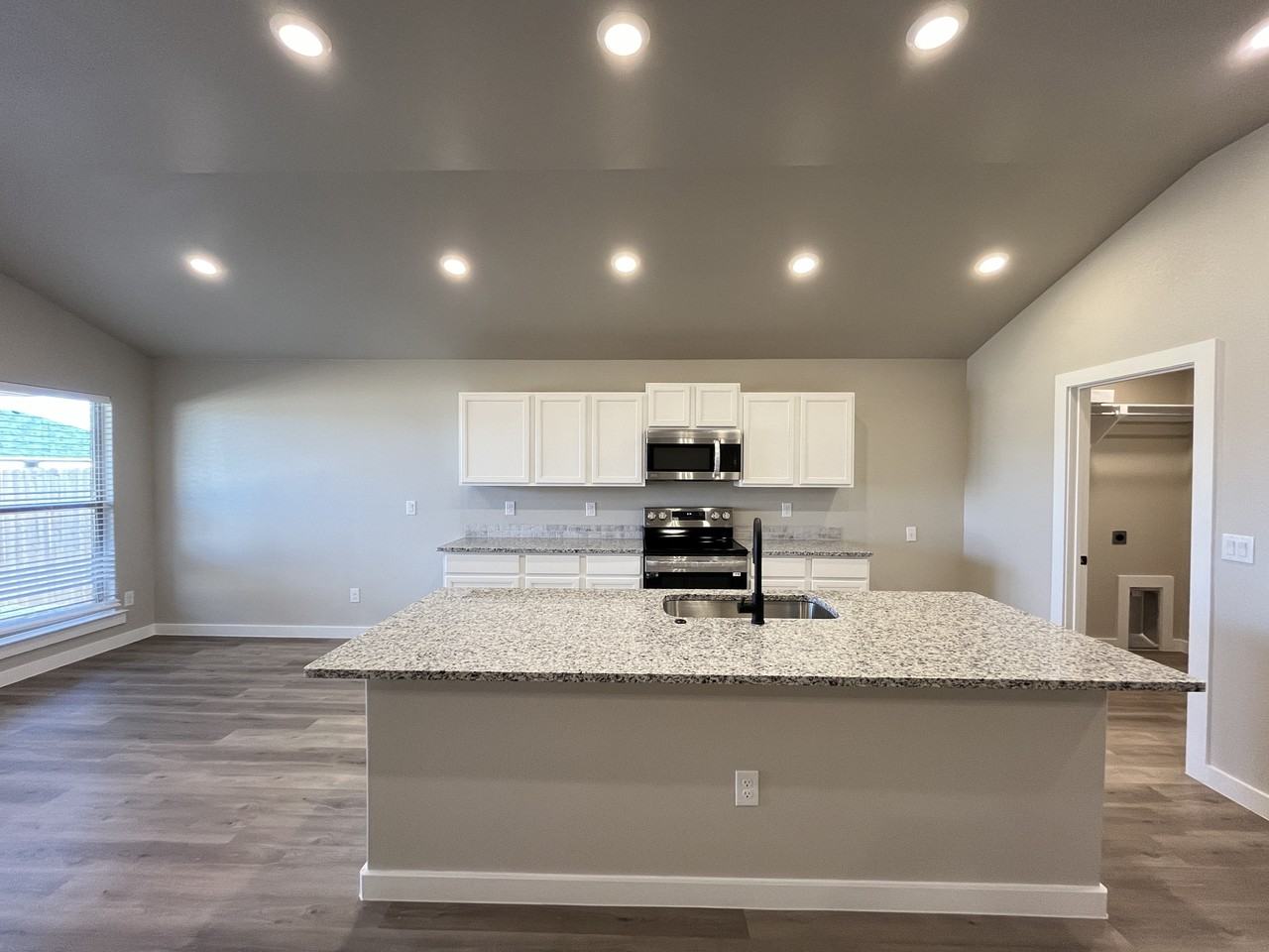 1302 Ross Ave #1 - Photo 6 of 21