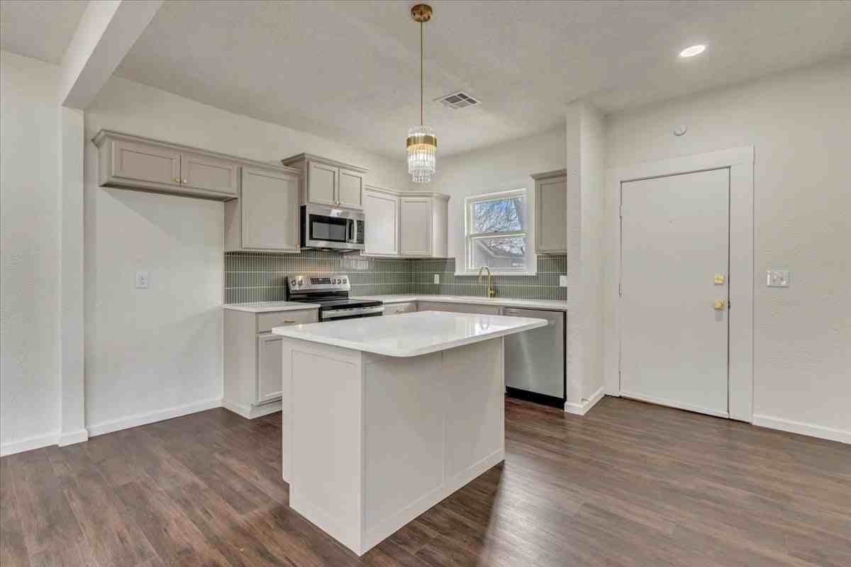 1704 Nw 32nd St #1 - Photo 5 of 22