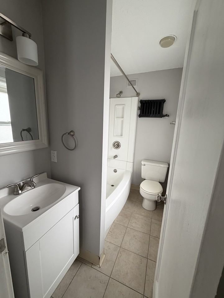 3328 Euclid Ave #205 - Photo 2 of 9