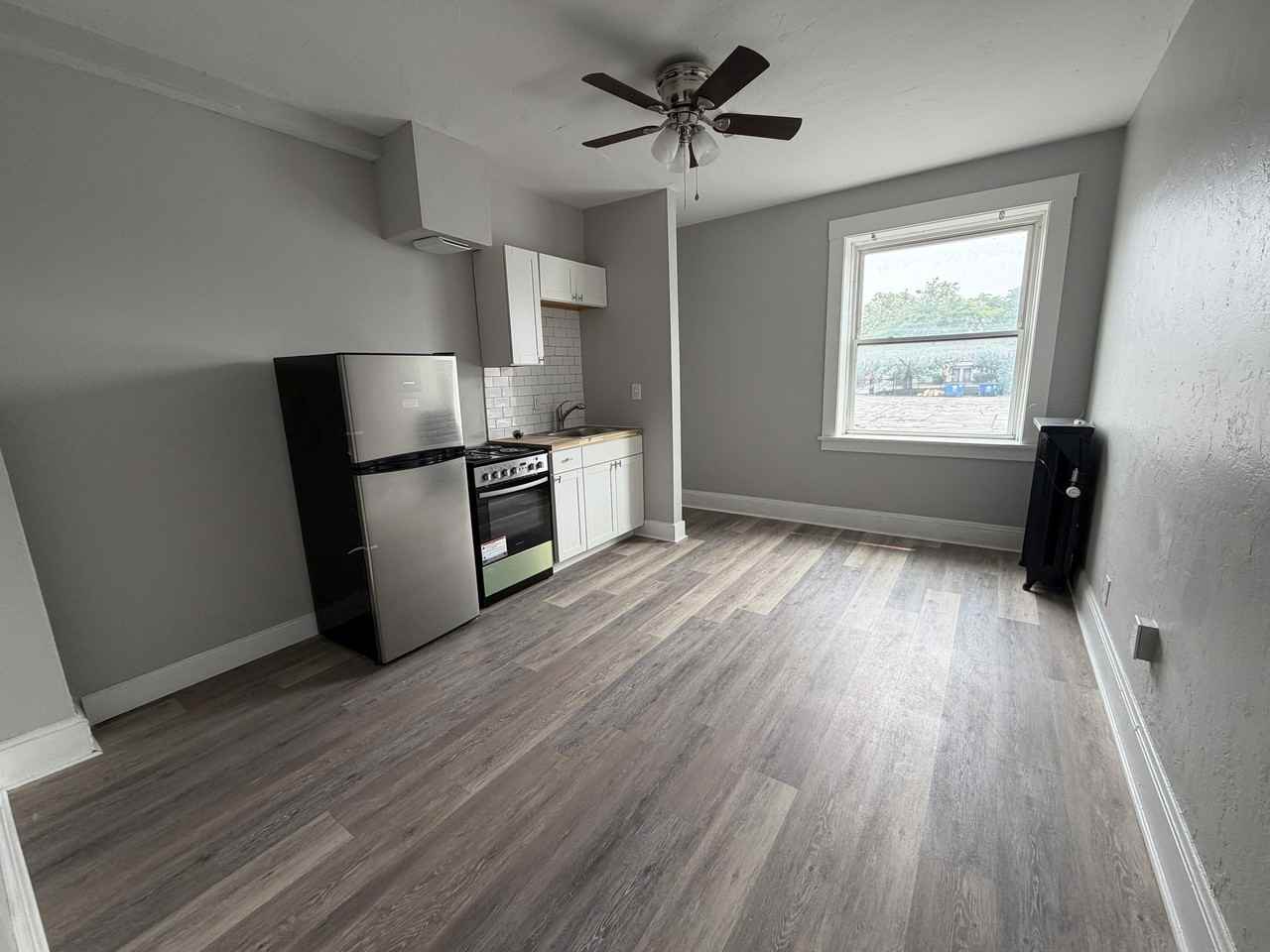 3328 Euclid Ave #205 - Photo 3 of 9