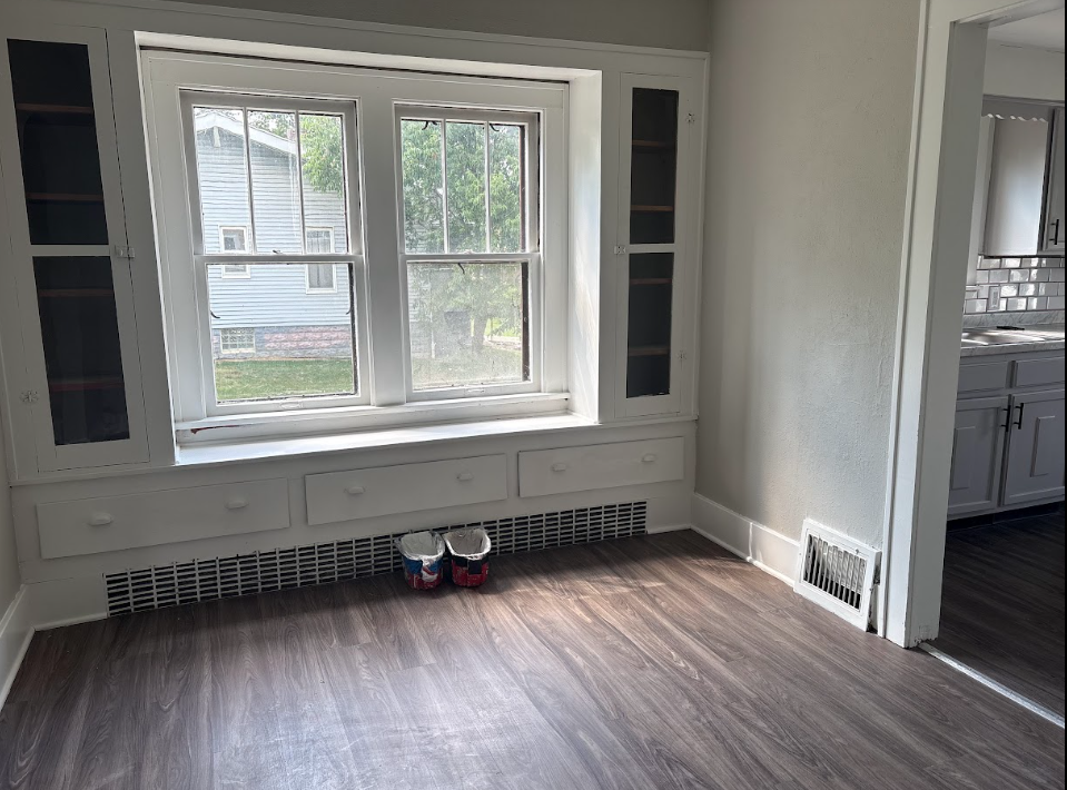 975 Corwin Ave #1 - Photo 4 of 10
