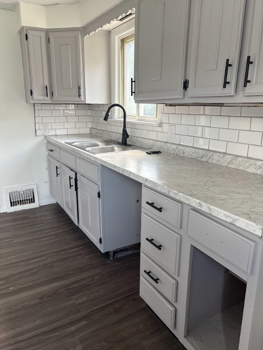 975 Corwin Ave #1 - Photo 5 of 10