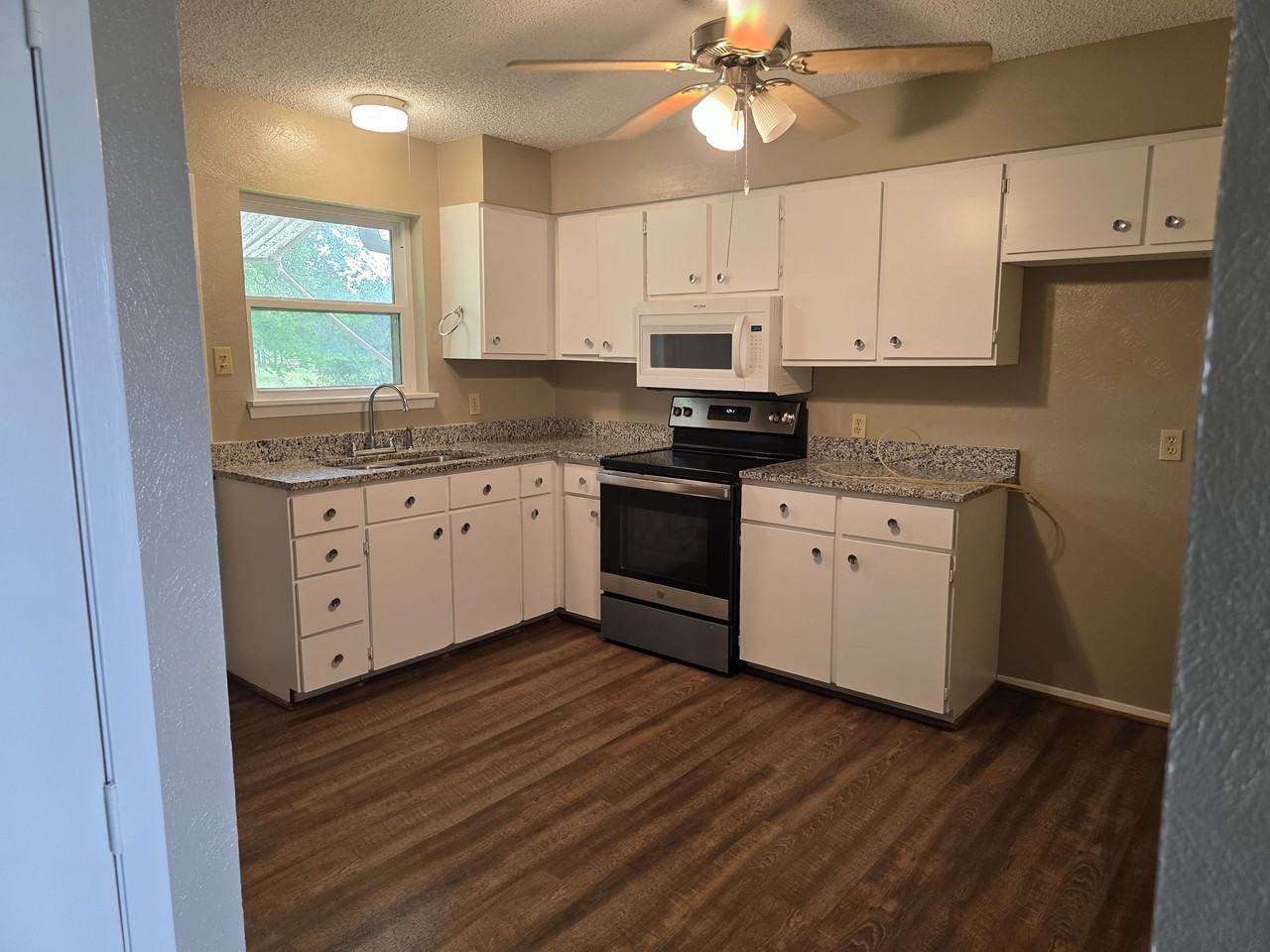 949 Taylor Dr #949 - Photo 3 of 20