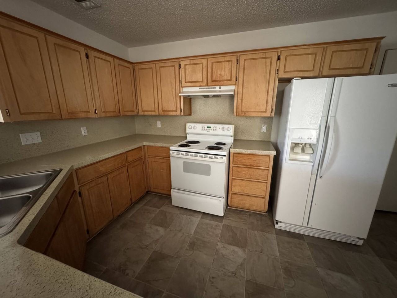 5817 Medina Dr - Photo 4 of 33