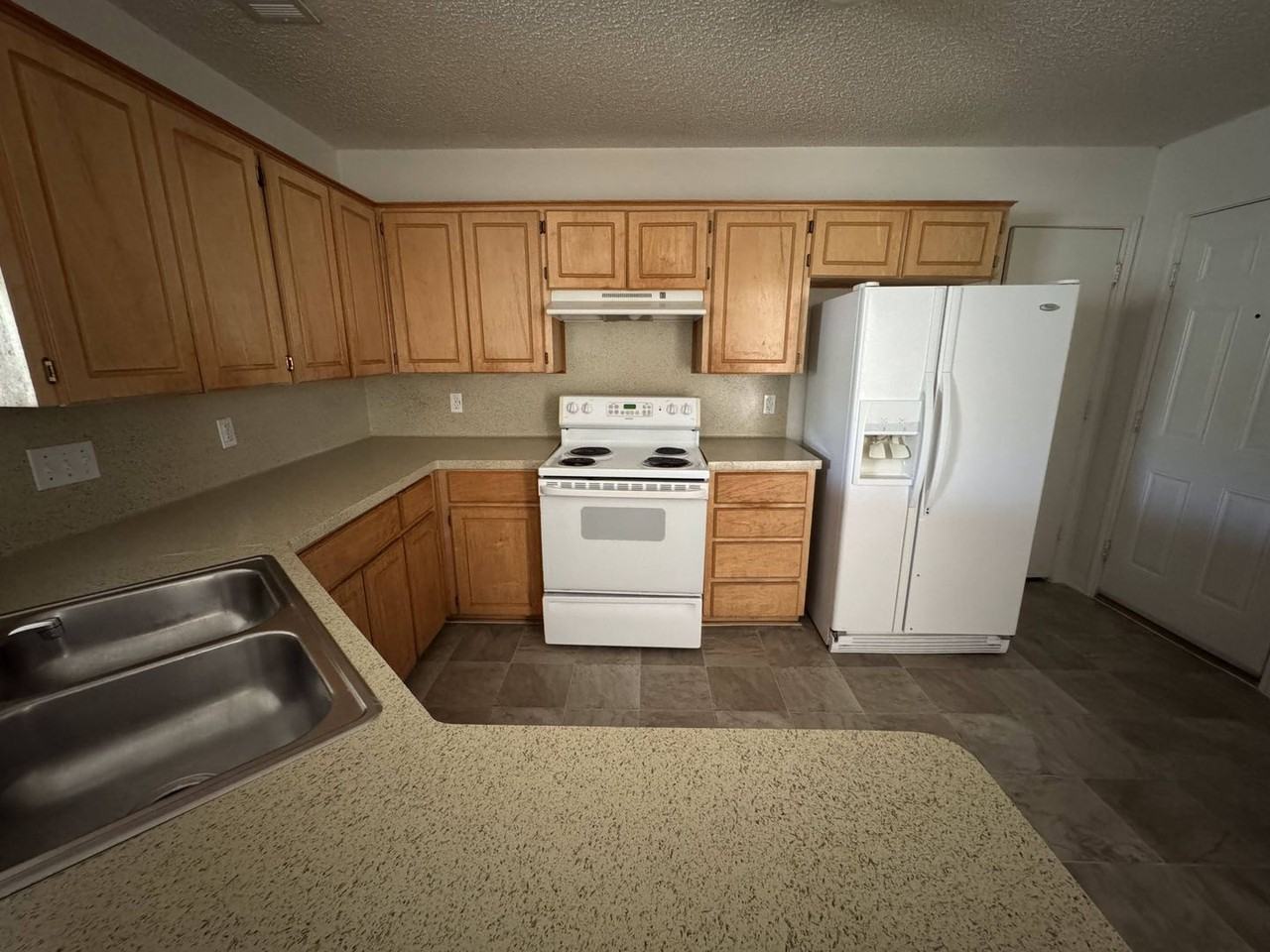 5817 Medina Dr - Photo 5 of 33