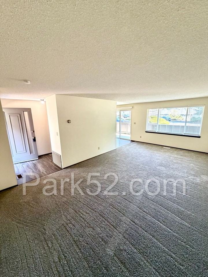 1442 Rainier Dr #3 - Photo 5 of 20